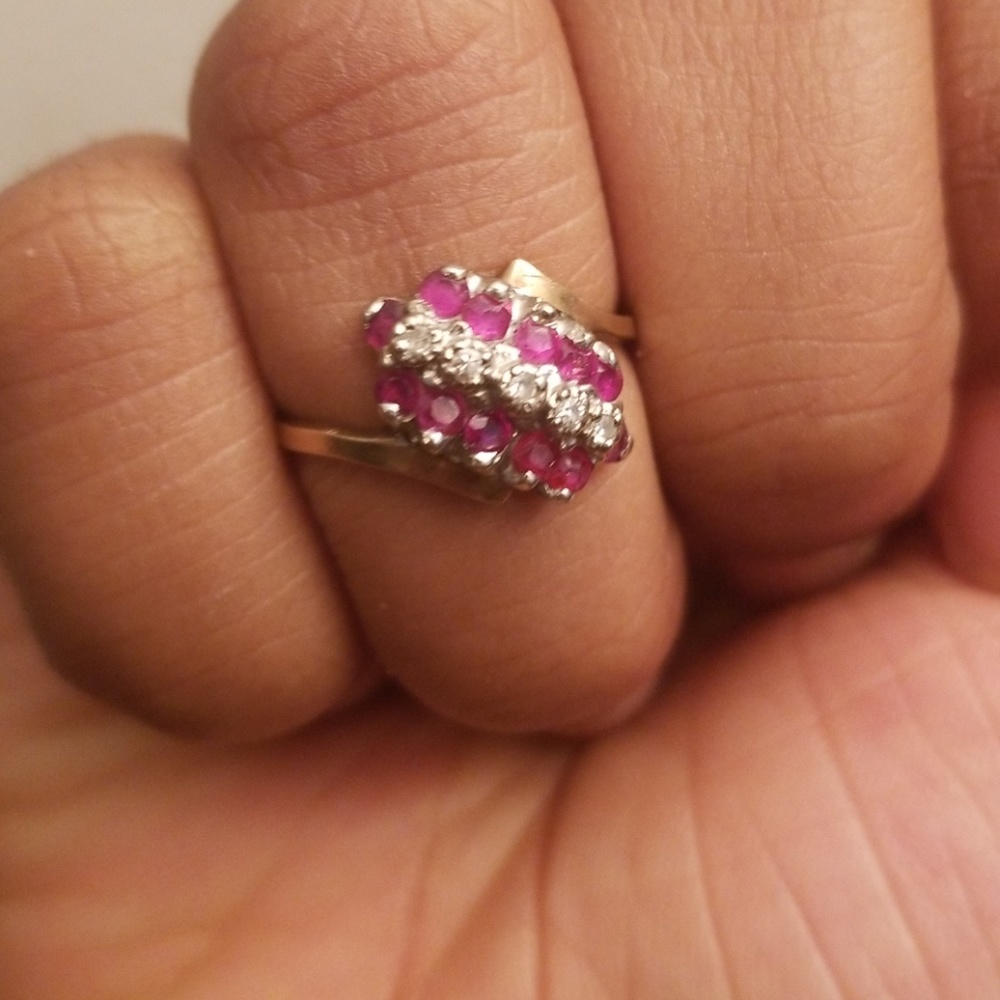 10k Rubies w/ stones gold ring
